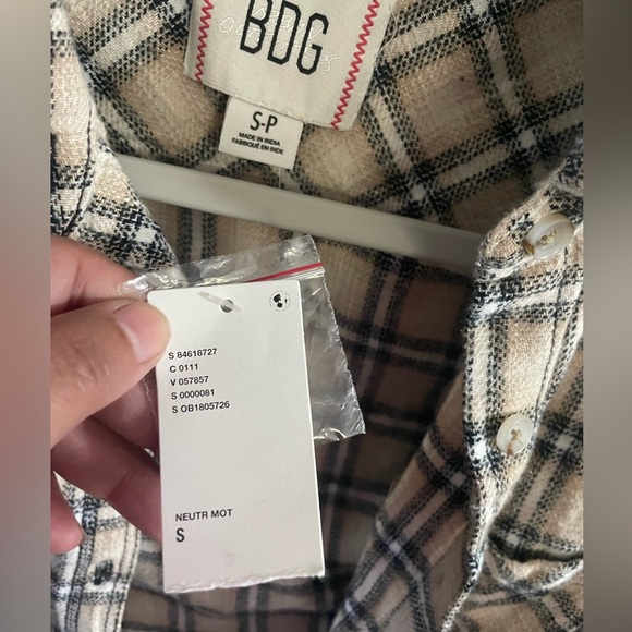 NWT Bdg Dakota Cropped Flannel Button-Down Shirt Size Small - Picture 5 of 8